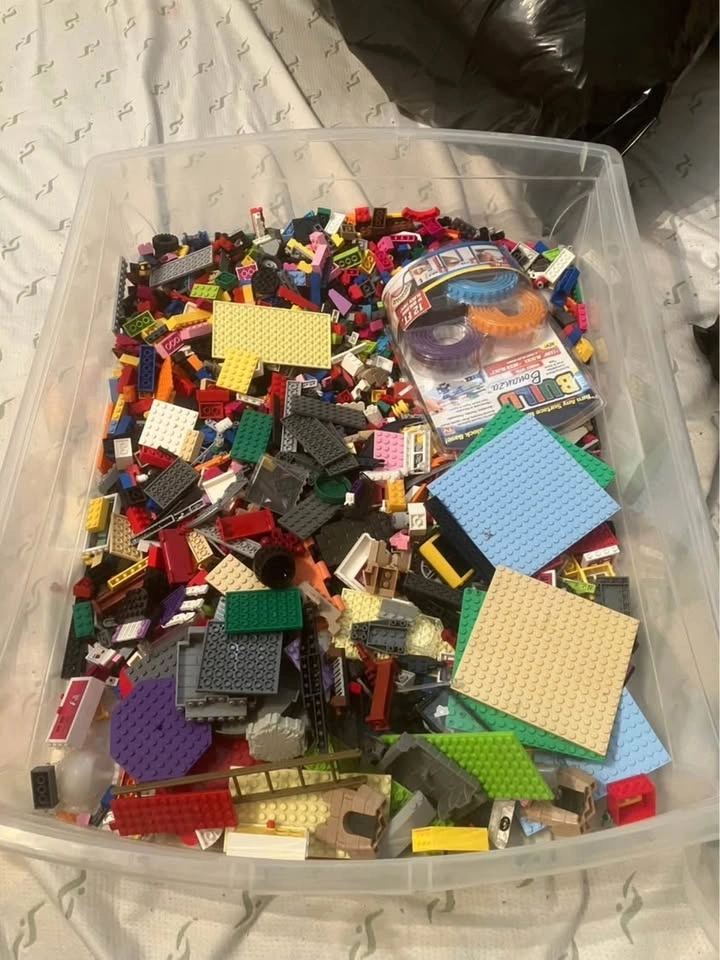 LEGO Bundle — 12+ Sets, Minifigures & Models (Whole Lot Only) - photo 2