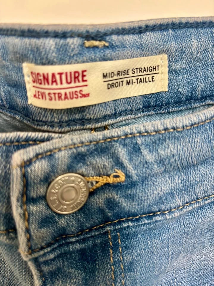 New Levi’s Mid-Rise Straight Jeans Size 18 M - photo 2