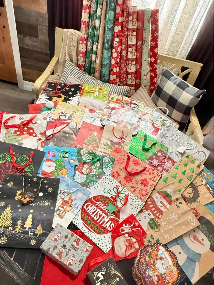 Christmas Gift Bags & Wrap Lot - photo 5