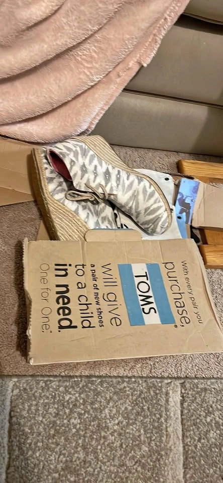 Toms Wedges (brand new)