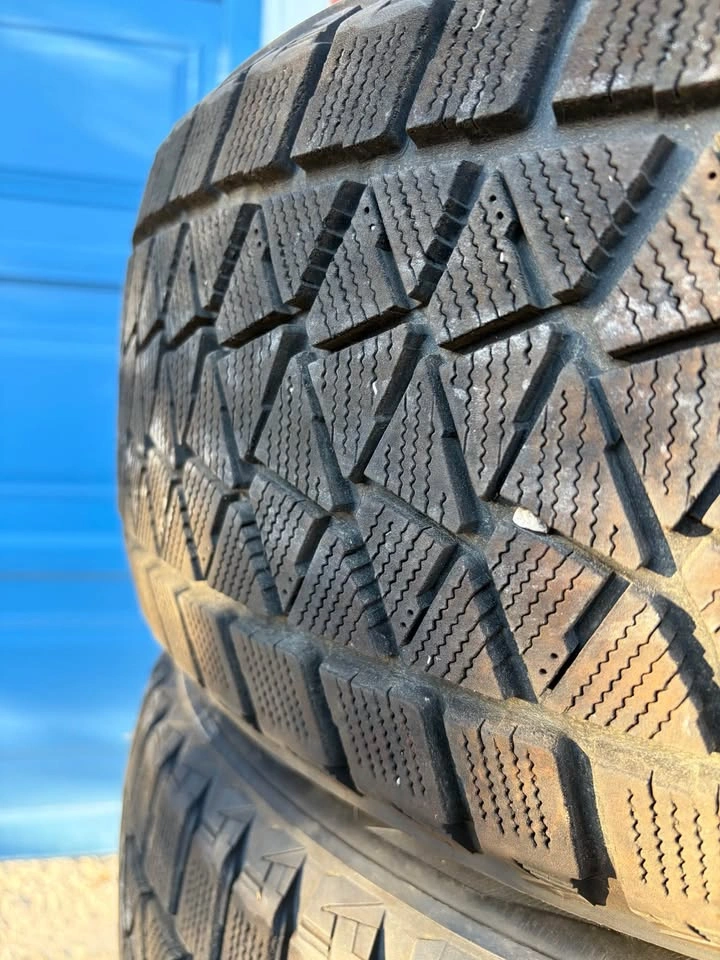 Bridgestone Blizzak DM-V2 235/55R19 Winter Tires - photo 4