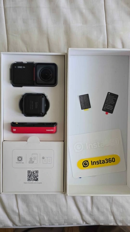 Insta360 ONE RS Twin Edition Action Camera Bundle - photo 2