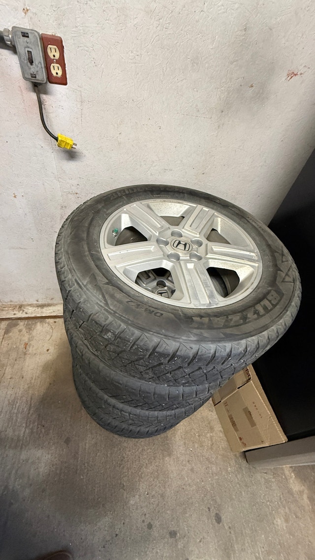 First gen Honda Ridgeline 18” rims with TPMS & winter tires
