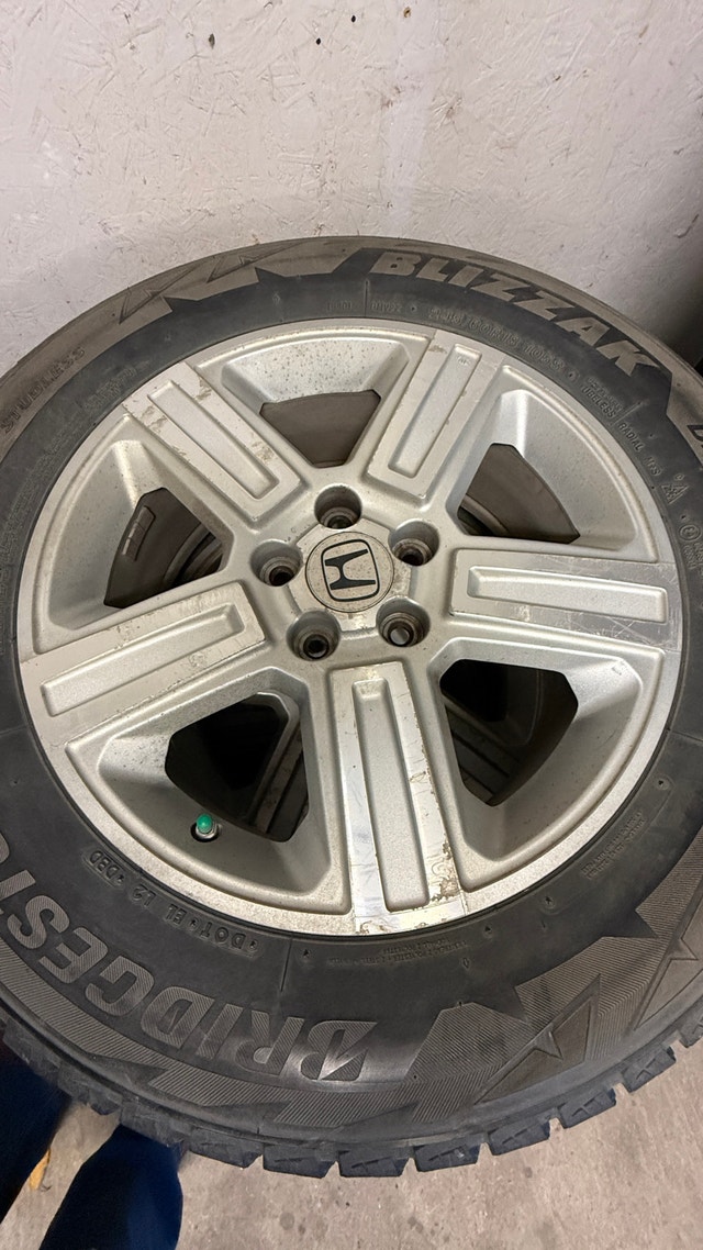 First gen Honda Ridgeline 18” rims with TPMS & winter tires - photo 2