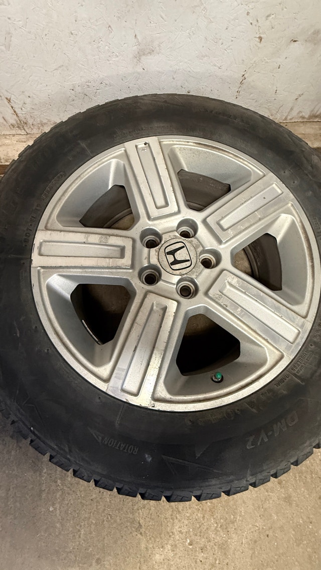 First gen Honda Ridgeline 18” rims with TPMS & winter tires - photo 3