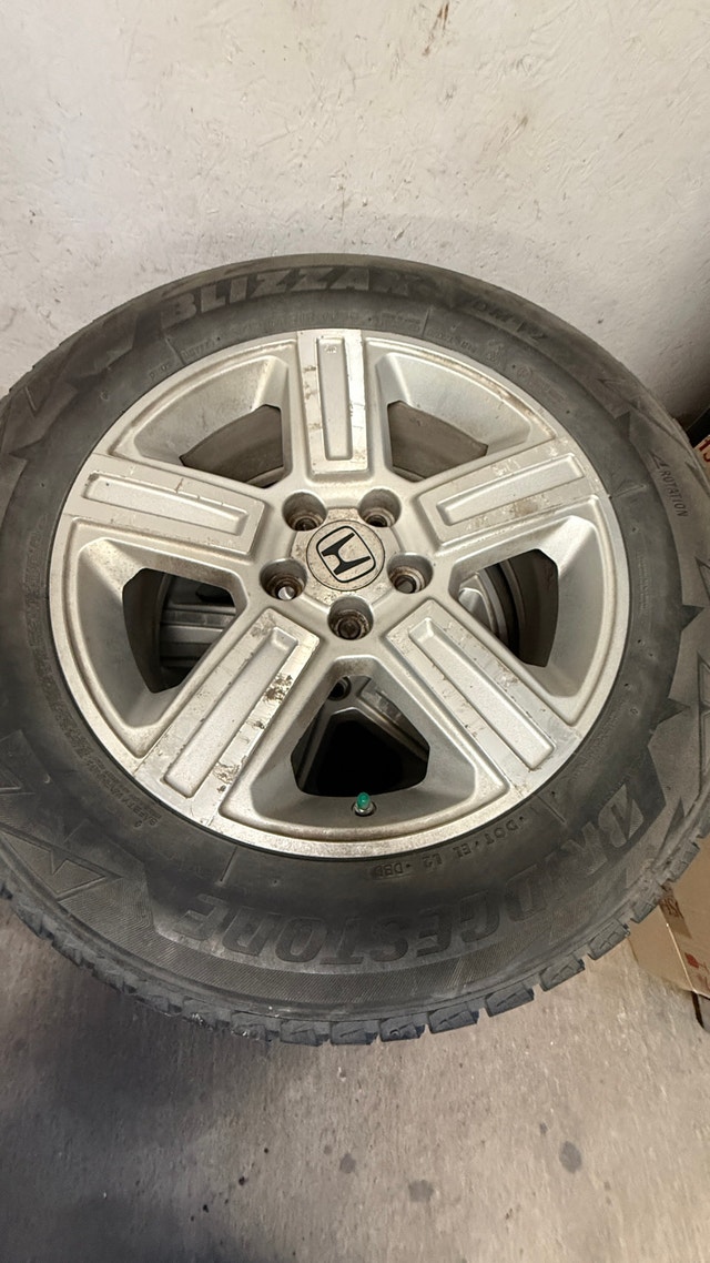 First gen Honda Ridgeline 18” rims with TPMS & winter tires - photo 4