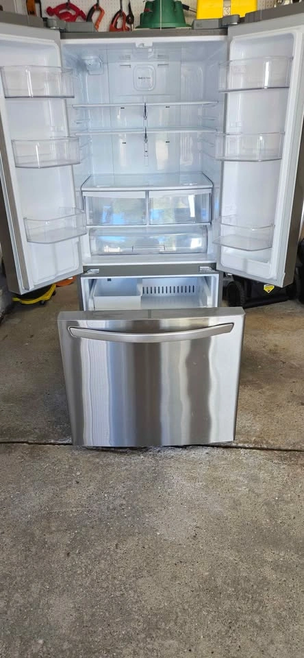 30" LG 3 Door Fridge - photo 2