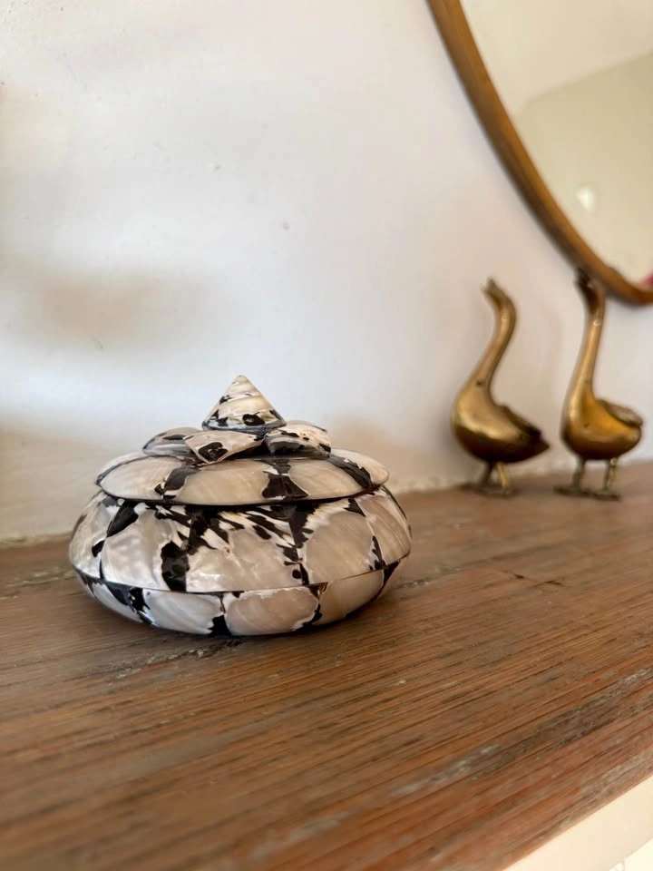 Vintage Mother of Pearl Seashell Trinket Box - photo 4