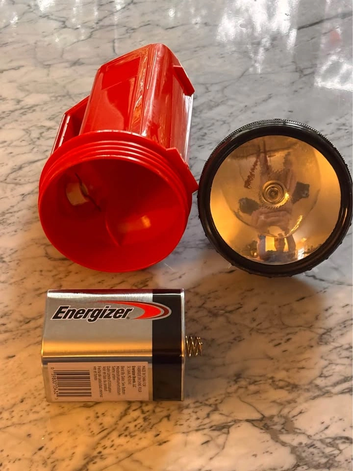 Red Lumilite 4700 Krypton 6V Emergency Lantern / Flashlight - photo 4