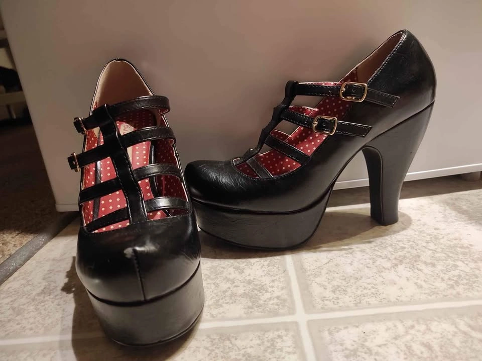B.A.I.T Black Platform Multi T-strap heels, size 7