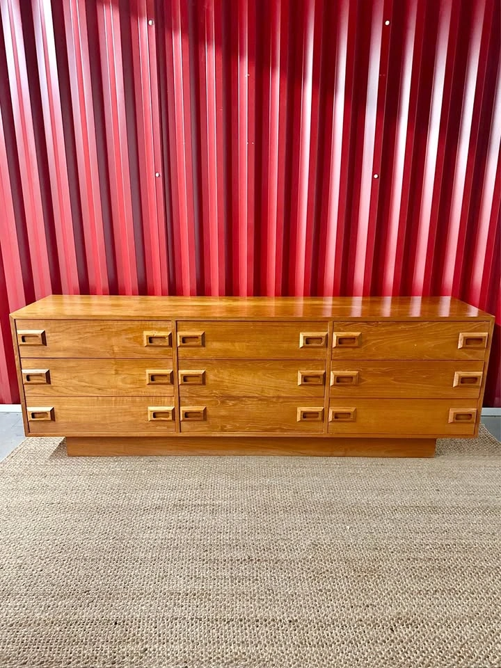 MCM Teak Credenza/9-Drawer Dresser