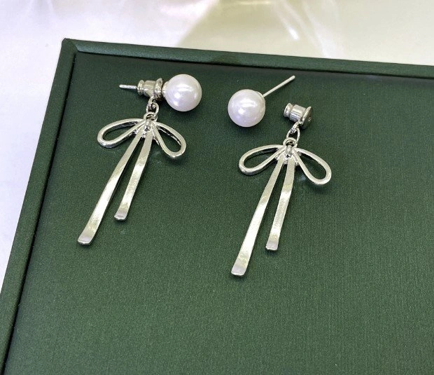 S925 Silver Needle Pearl Bow Dangle Earrings – Brand New