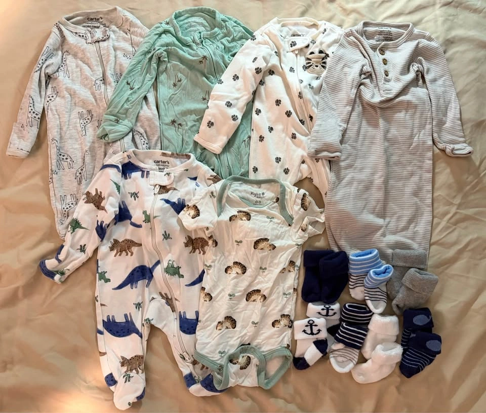 Baby Newborn to 3 Months clothing Bundle - photo 2