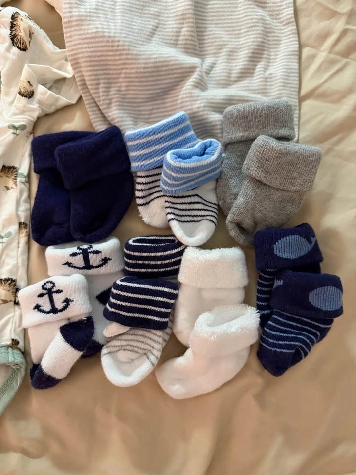 Baby Newborn to 3 Months clothing Bundle - photo 3