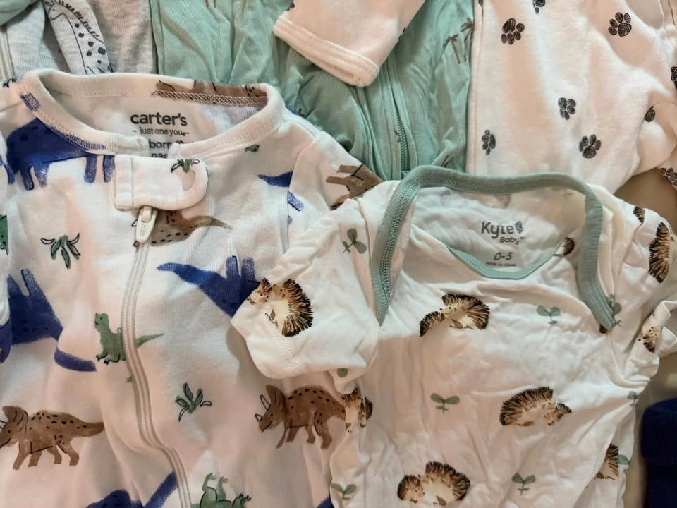 Baby Newborn to 3 Months clothing Bundle - photo 4