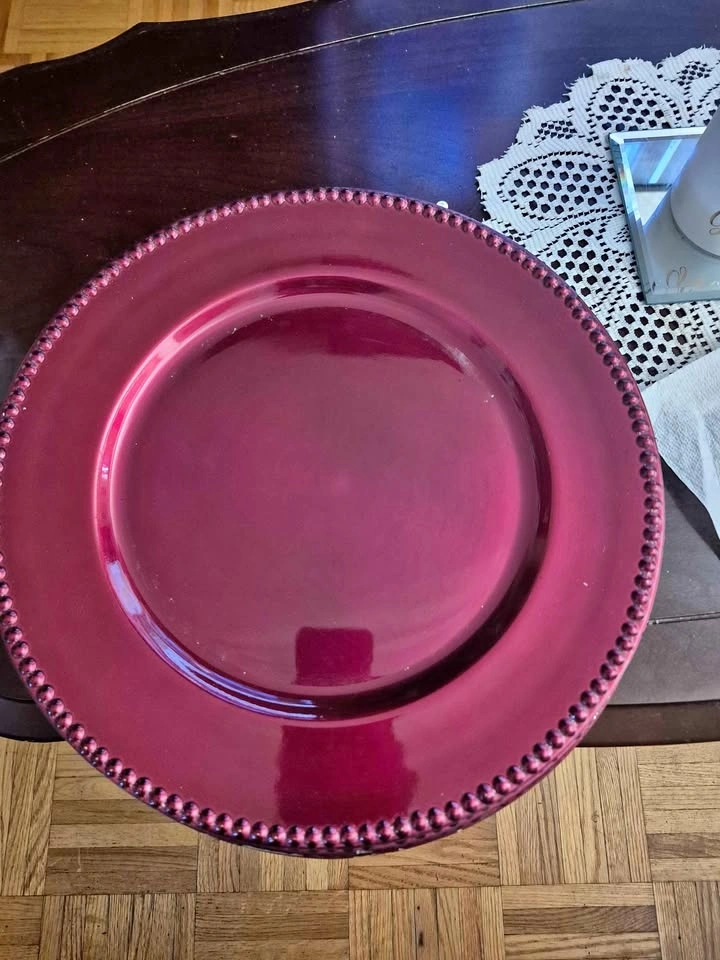 Kitchen Stuff Plus Burgundy Beaded Charger Plate