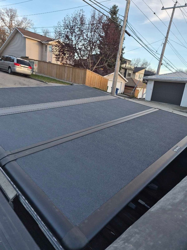 Toyota Tundra OEM 5.5 foot tonneau cover