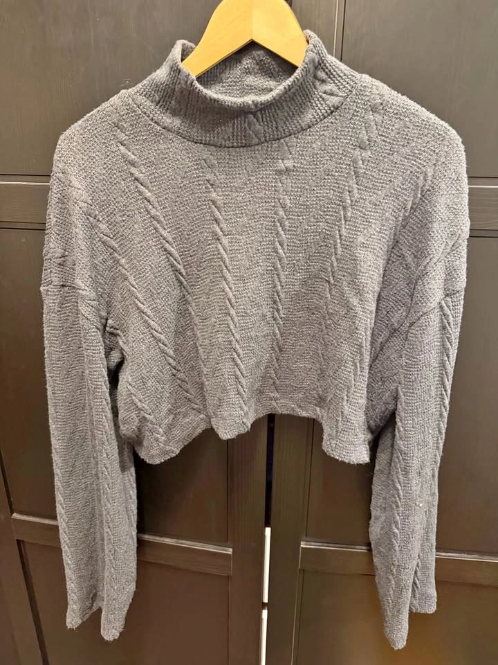 Ardene grey mock neck cropped fall sweater