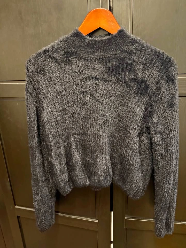 Fuzzy black mockneck fall winter sweater, S