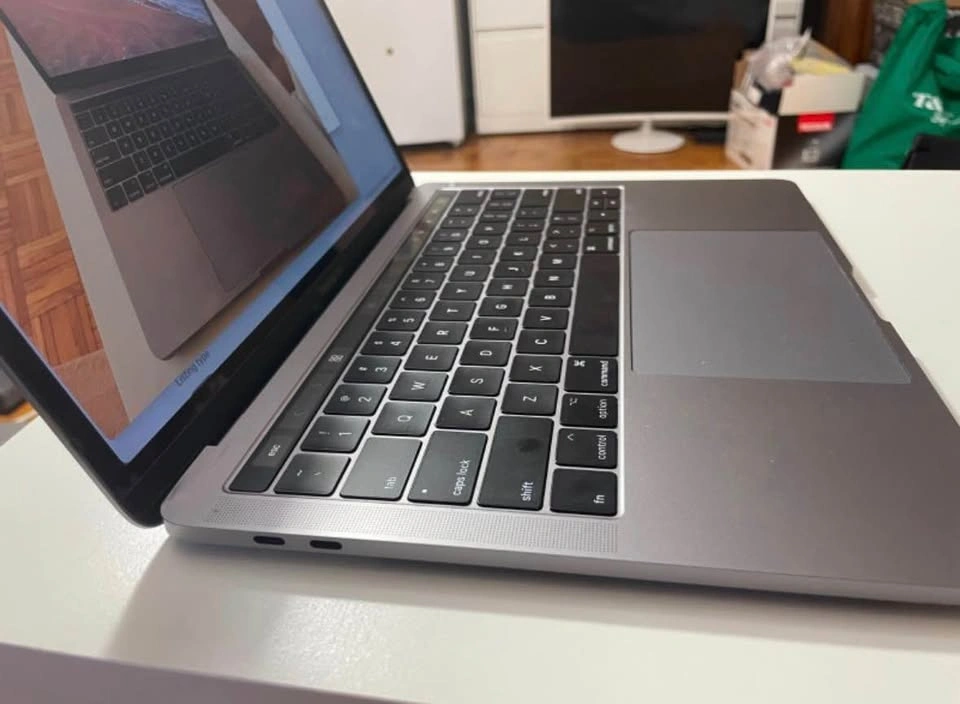 Apple MacBook Pro 13-inch (New Battery) - photo 4