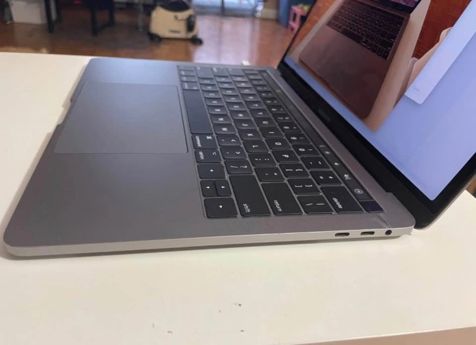 Apple MacBook Pro 13-inch (New Battery) - photo 5