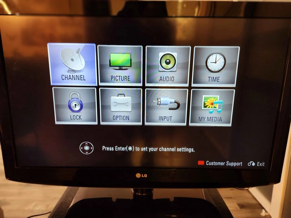 🇨🇦  LG TV 37inch - NOT Smart - photo 3