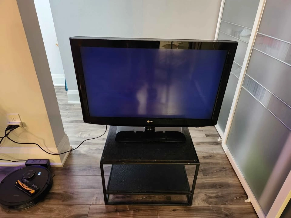 🇨🇦  LG TV 37inch - NOT Smart - photo 4