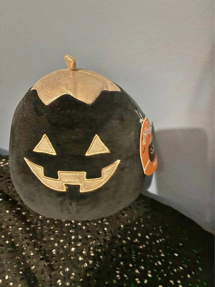 Squishmallow Paige 8” black pumpkin tags attached