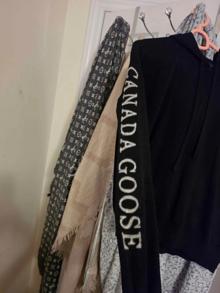 Canada Goose Knit Hoodie women size medium wool 100% - photo 3