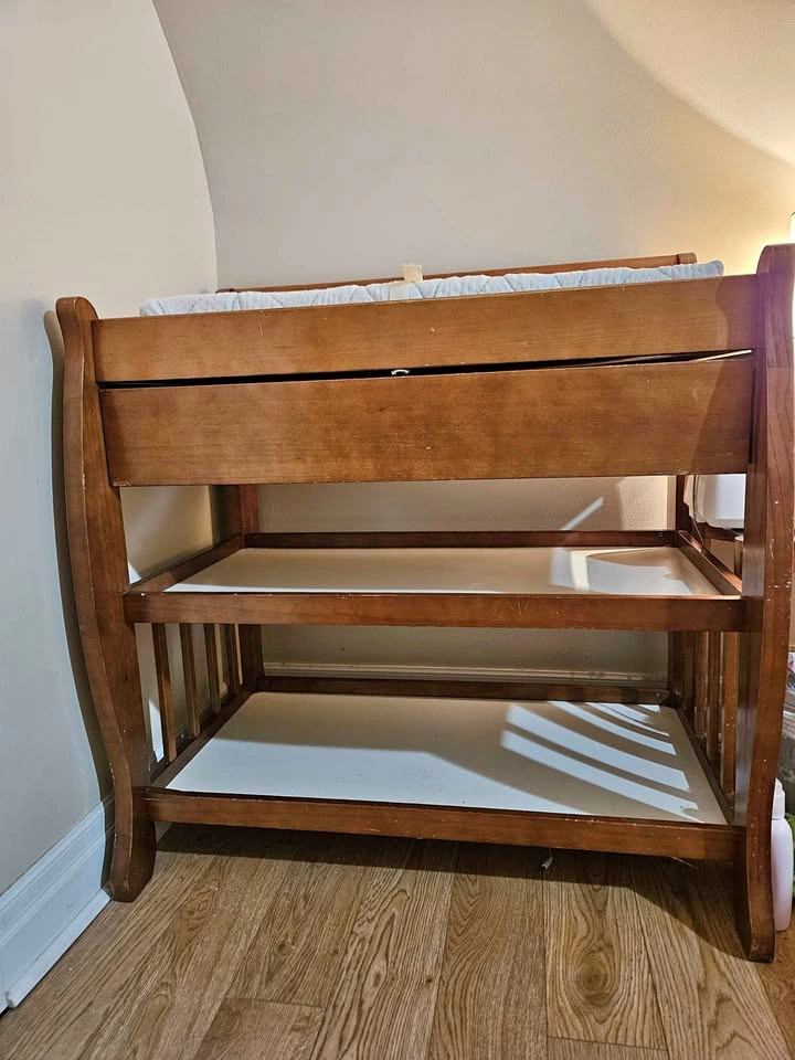 Diaper Changing Table, Pad and 6 Covers