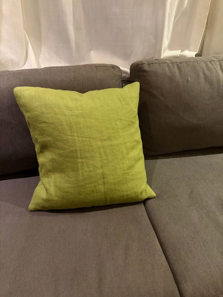 Green linen and purple velvet pillows with down-filled insert - photo 2