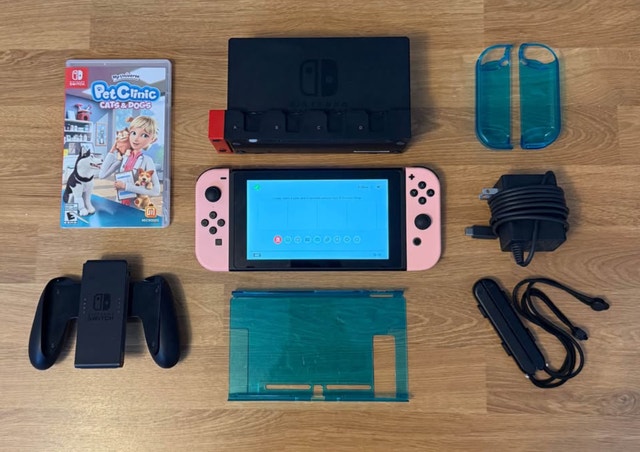 Nintendo Switch Bundle #4 - Game and Accessories