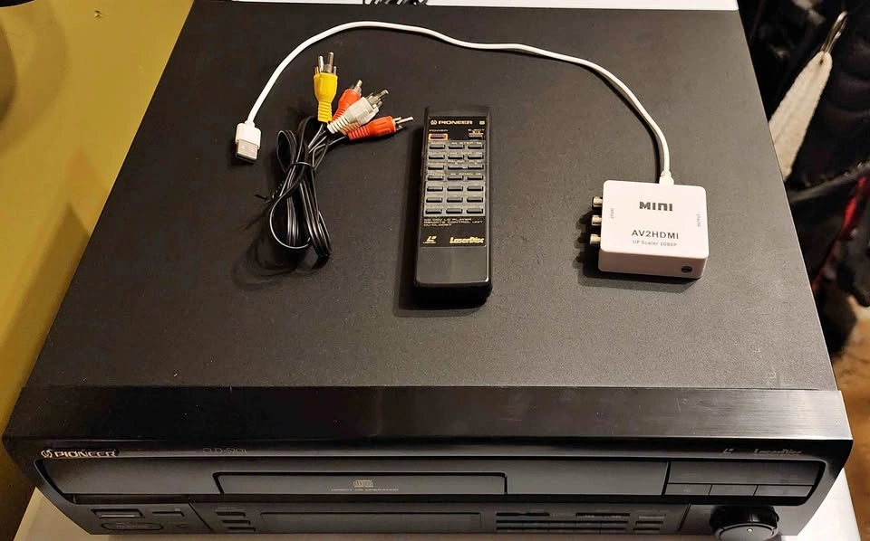 Pioneer CLD-S201 LaserDisc CD CDV Player