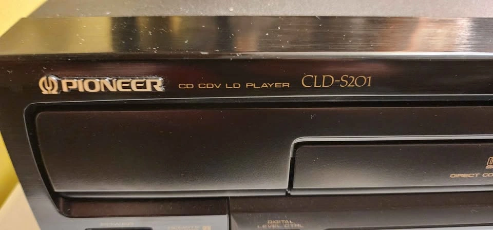 Pioneer CLD-S201 LaserDisc CD CDV Player - photo 2
