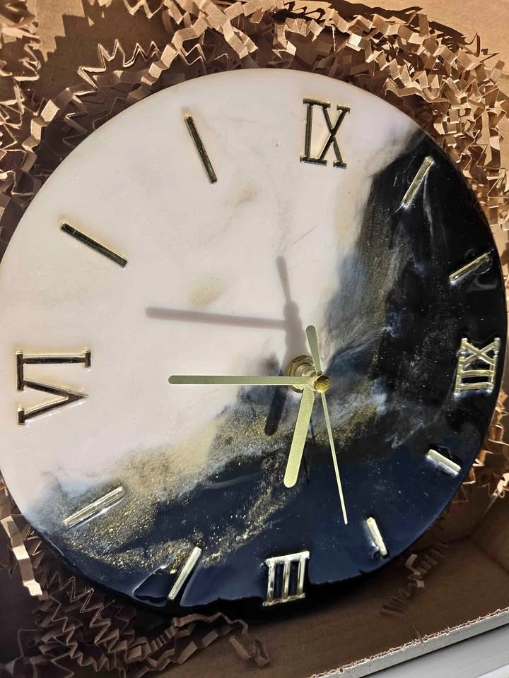 ✨ 20cm Handmade Resin Wall Clock ✨