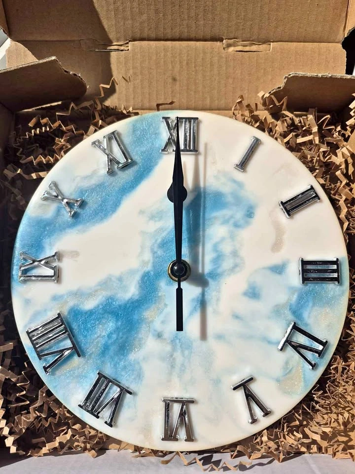 20cm Resin Clock