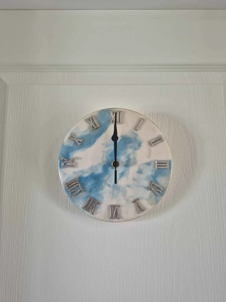 20cm Resin Clock - photo 2