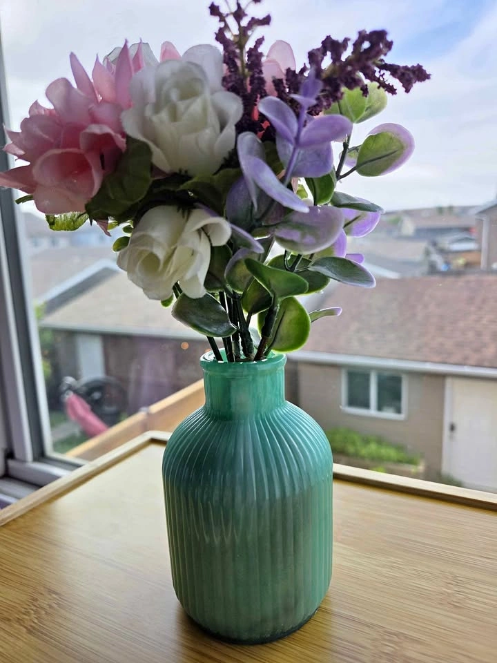 ✨ Handmade Emerald Green Resin Vase ✨