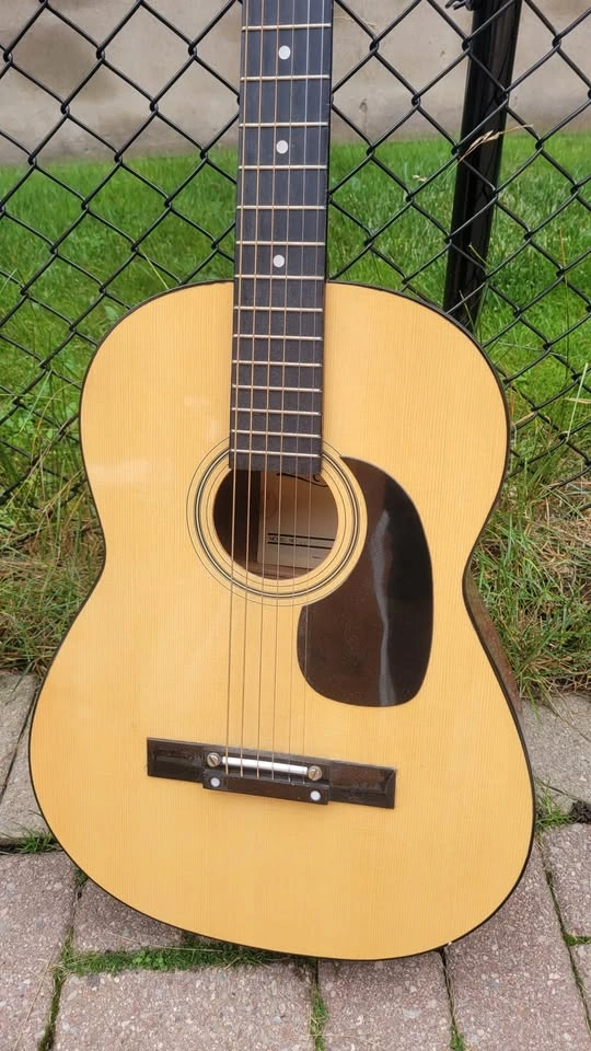 $80 Lero Acoustic Guitar - photo 3