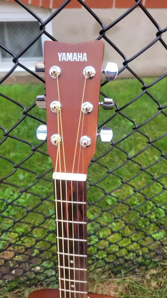 $200 Yamaha FS400 Acoustic Guitar – Natural - photo 3