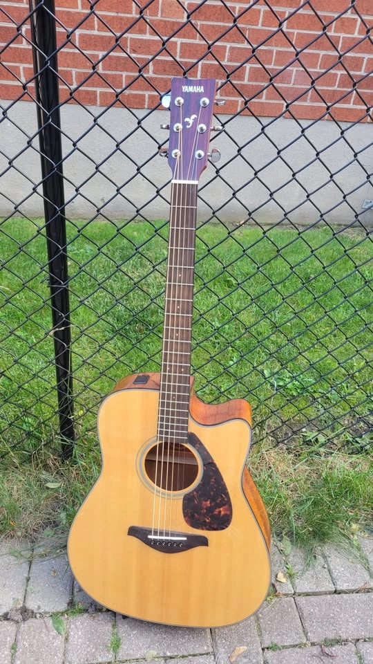 $400 Yamaha FGX700SC – Natural - photo 2