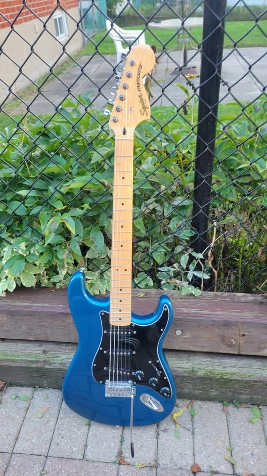 $300 Squier Stratocaster Electric Guitar - Affinity Series - photo 2