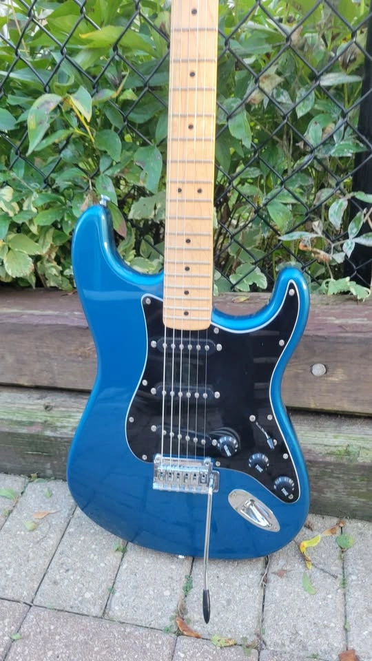 $300 Squier Stratocaster Electric Guitar - Affinity Series - photo 3