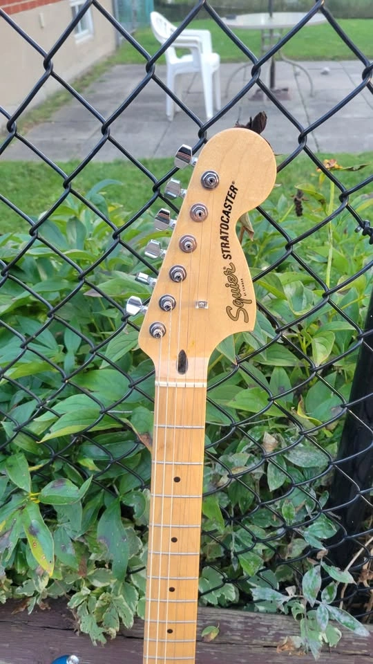 $300 Squier Stratocaster Electric Guitar - Affinity Series - photo 4