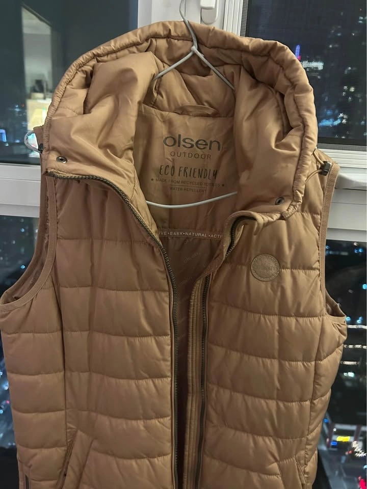 Olsen warm padded sleeveless hooded jacket