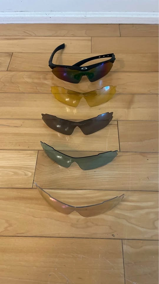 Oakley Sports Sunglasses Set with 5 Lenses - photo 2