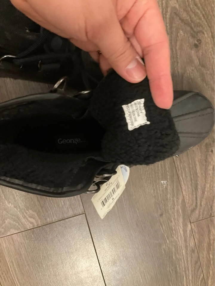 Women winter boot size 6 - photo 2