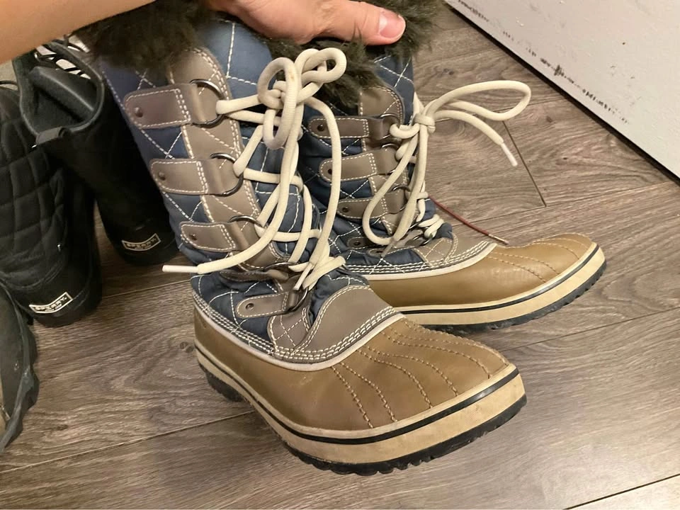 Sorel women winter boots size 9