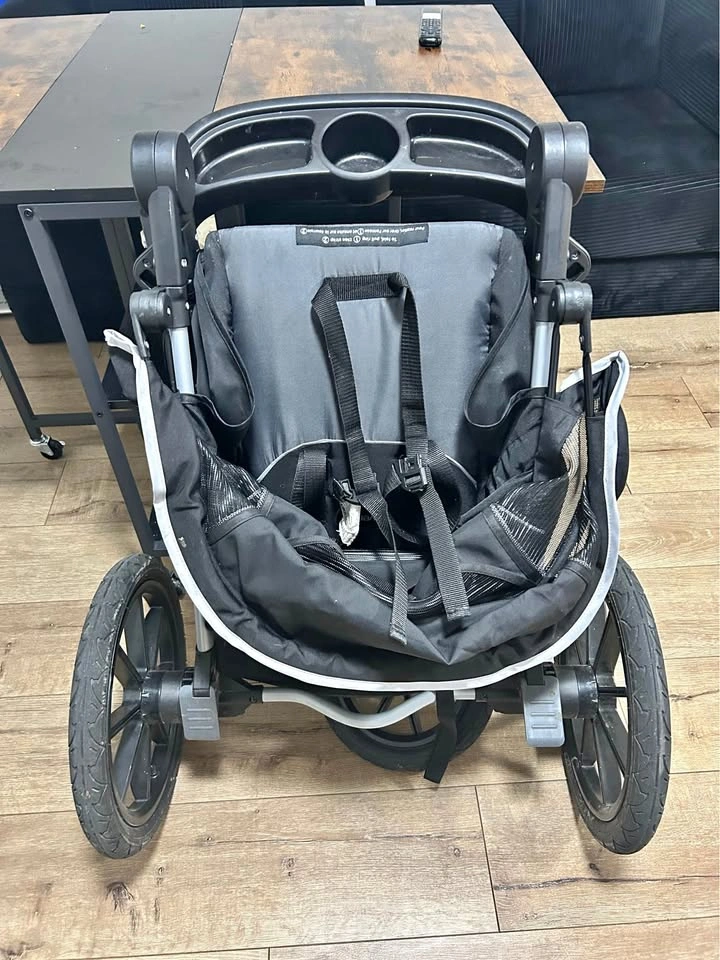 Evenflo Car seat and Jogging Stroller Travel System