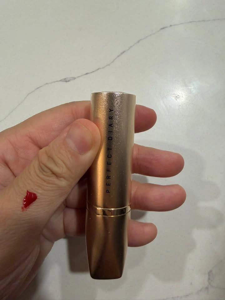 Perfect Diary lipstick C02 - photo 2